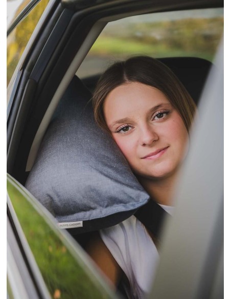 L'oreiller de voiture ISIDOR - Une invention signée Petits Cadors