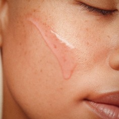 Eau de soin micellaire activatrice d'éclat - apaisante 2