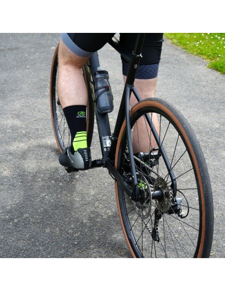 Nos chaussettes cyclisme coloris noir/jaune - Maison Broussaud