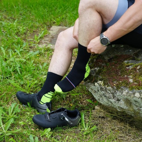 Nos chaussettes cyclisme coloris noir/jaune - Maison Broussaud