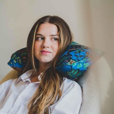 Coussin repose tête et de décoration · ƩPICUR Perséphone | Petits Cadors 2