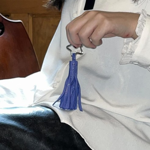 Porte Clés Pompon en cuir Pailleté Bleu Roi