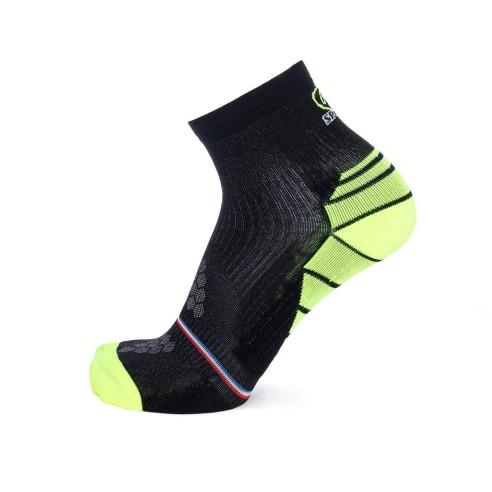 Nos chaussettes de running coloris noir/jaune - Maison Broussaud
