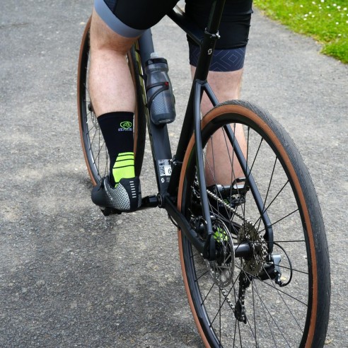 Nos chaussettes cyclisme coloris noir/jaune - Maison Broussaud