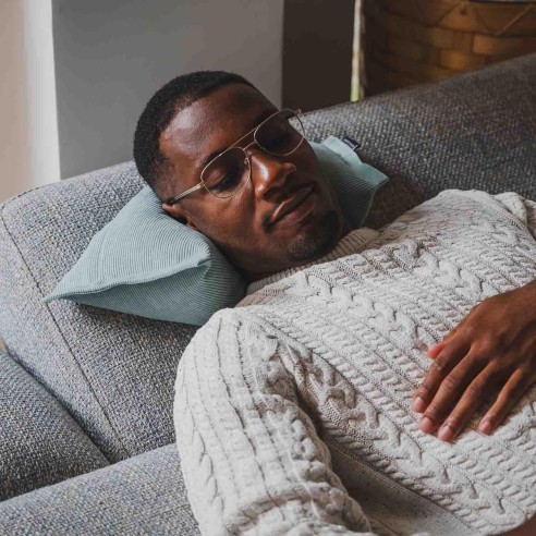 SALVADOR Helsinki | Coussin cale nuque velours | Petits Cadors